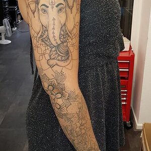 Crown Tattoos image 1