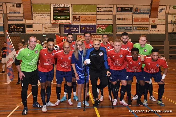Zaalvoetballers gehuldigd voor kampioenschap