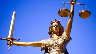 Aanranding taxichauffeuse: acht maanden cel