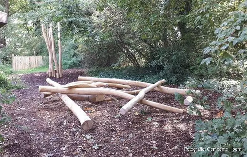 Opening natuurspeeltuin bij de Piramide