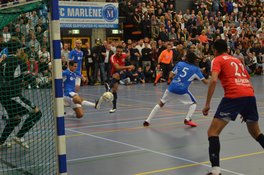 Hovocubo zet eerste stap richting tweede titel op rij