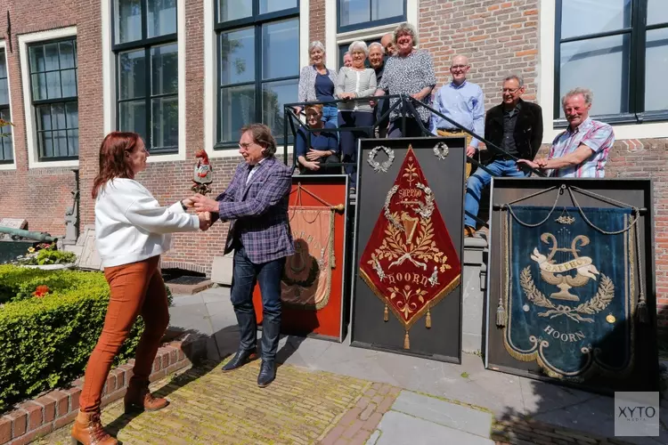 Vaandels Sappho overgedragen aan Westfries Museum