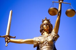 Man (30) uit Hoorn krijgt twee jaar gevangenisstraf voor neersteken supermarktmedewerkster