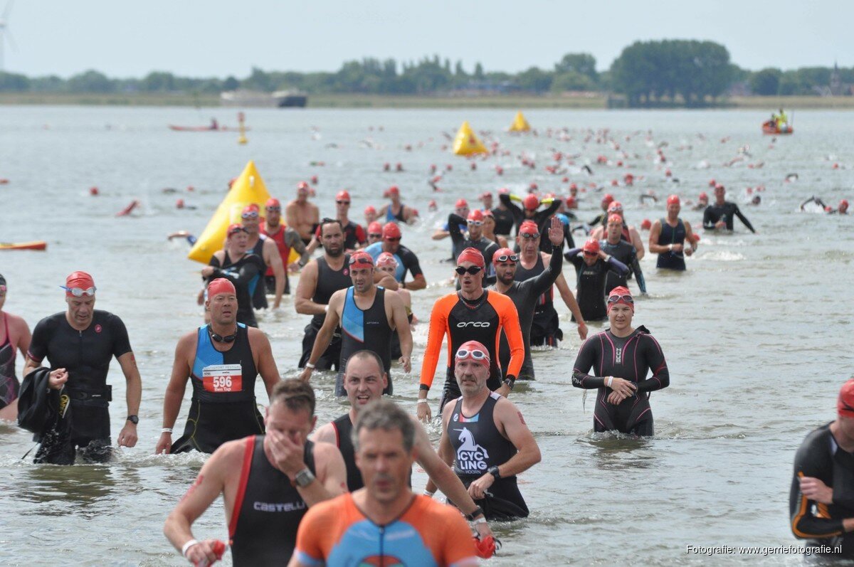 Profs heersen tijdens Ironman Hoorn; winst voor Tristan Olij en Tessa