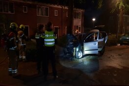 Auto in brand in Hoorn, onderzoek volgt