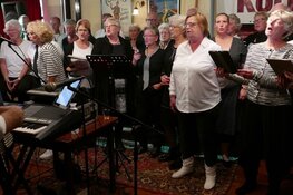 Zing mee in het smartlapkaffee en dineren bij moeders alle woensdagen in augustus in Oosterleek