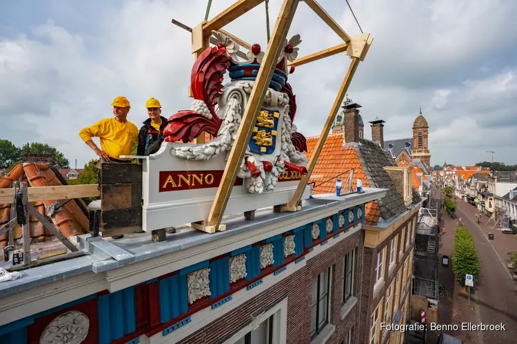 Historisch wapenschild terug op Roode Steen