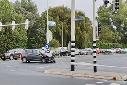 Twee auto's total loss bij ongeval Hoorn