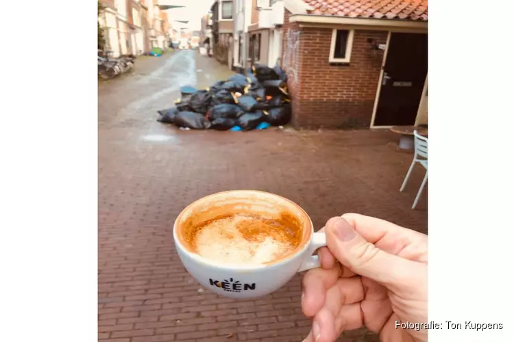 Vuilnis dagenlang voor deur van koffiezaak: "Dit is echt een treurige situatie"