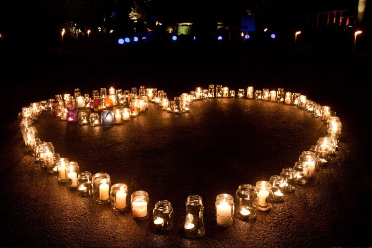 Wereldlichtjesdag, lichtjes voor overleden kinderen.