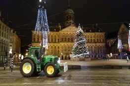 Eerste tractoren rijden Amsterdam binnen voor boerenprotest op de Dam