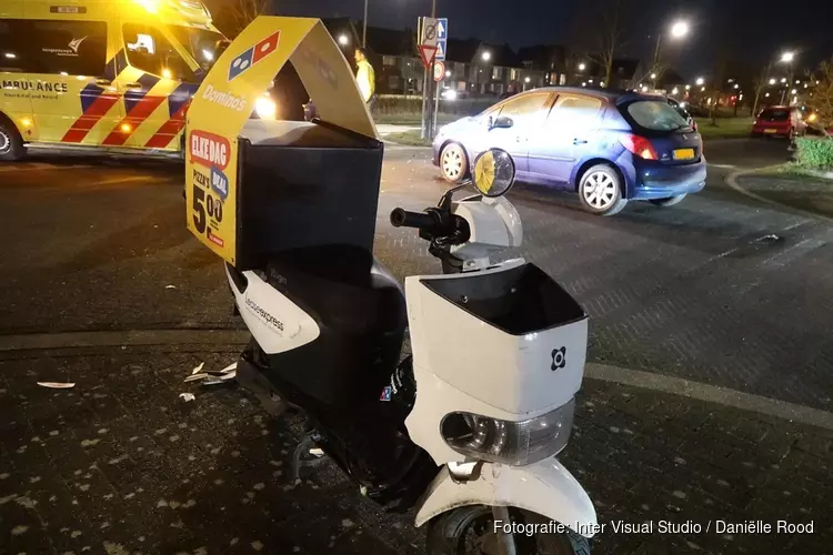 Aanrijding met pizzabezorger in Zwaag