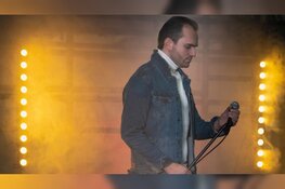 Bryan Stricker staat op 25 maart in het theater met liveband