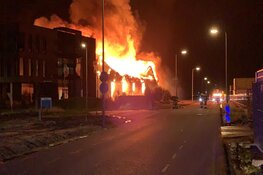 Grote brand in bamboeverwerker Zwaag onder controle: nog wel NL Alert van kracht