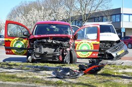 Botsing in Hoorn tussen twee bestelbusjes