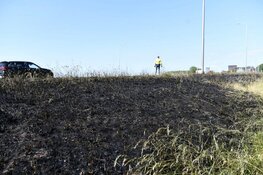 Afrit A7 (Hoorn-centrum) afgesloten na grote bermbrand