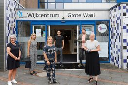 Wethouder gemeente Hoorn op bezoek in wijkcentrum Grote Waal