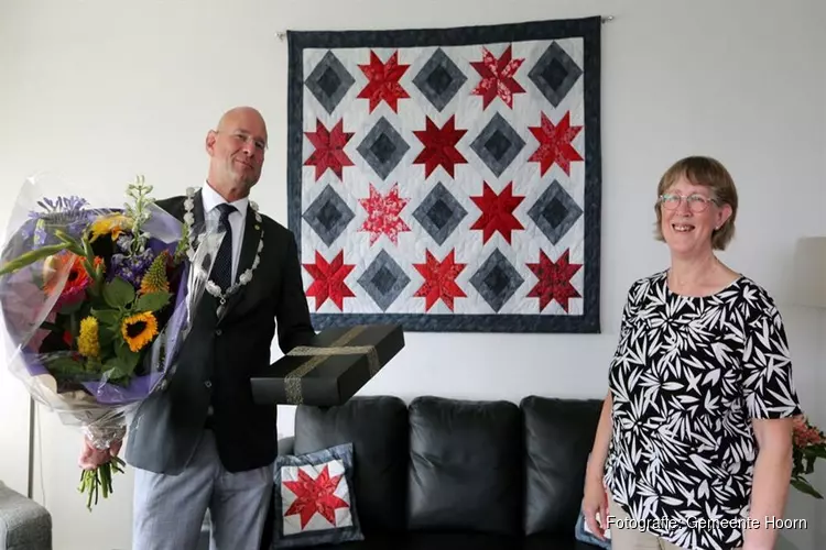 Mevrouw Van Dijk gewaardeerd voor vrijwilligerswerk Comité 40-45