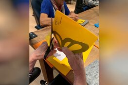 Ouderen knippen 'Groeten uit Hoorn'