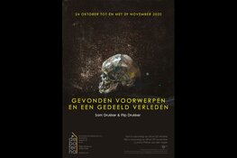 Flip en Sam Drukker met hun expositie ‘Gevonden voorwerpen en een gedeeld verleden’