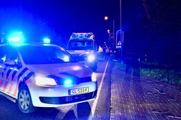 Auto belandt op z'n kant in Hoorn, voertuig total loss