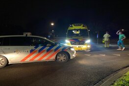 Automobilist tegen boom gereden
