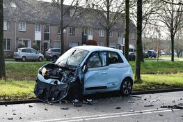 Twee gewonden en veel schade bij ongeval IJsselweg