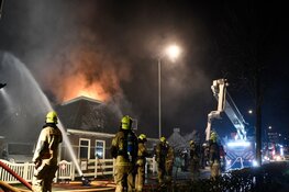 Persoon zwaargewond bij grote brand in Hoorn