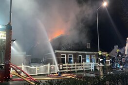 Persoon zwaargewond bij grote brand in Hoorn