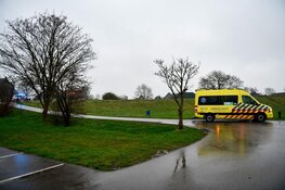 Kitesurfer hard ten val in Schellinkhout