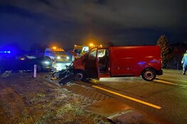 Frontale botsing op N506 in Schellinkhout, twee gewonden