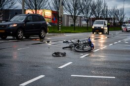 Fietser zwaargewond na frontale aanrijding