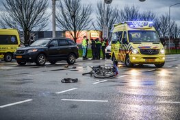 Fietser zwaargewond na frontale aanrijding