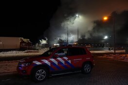 Felle brand in vrachtwagen bij distributiecentrum in Zwaag