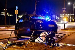 Motorrijder naar het ziekenhuis na aanrijding in Zwaag