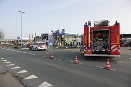 Botsing in Zwaag: automobilist bekneld