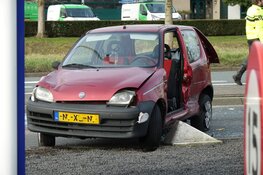 Botsing in Zwaag: automobilist bekneld