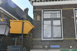 Deel gevel ingestort van opticien aan de Grote Noord in Hoorn