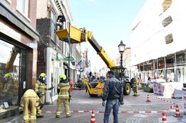 Deel gevel ingestort van opticien aan de Grote Noord in Hoorn