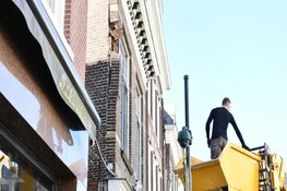 Deel gevel ingestort van opticien aan de Grote Noord in Hoorn
