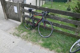 Wielrenner gewond na aanrijding met motor in Berkhout