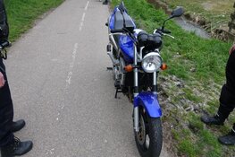 Wielrenner gewond na aanrijding met motor in Berkhout
