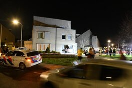 Auto rijdt huis binnen in Hoorn