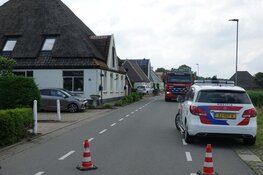 Auto rijdt tegen huis in Berkhout
