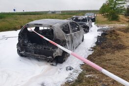 Twee auto's door brand verwoest in Zwaag