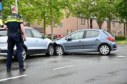 Ongeval in Zwaag: Twee auto&#39;s botsen tegen elkaar
