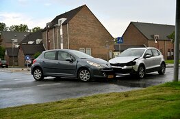 Ongeval in Zwaag: Twee auto&#39;s botsen tegen elkaar