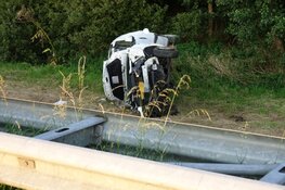 Automobilist over de kop geslagen op A7 bij Avenhorn
