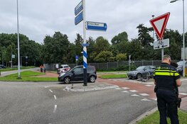 Fietser gewond na aanrijding op rotonde