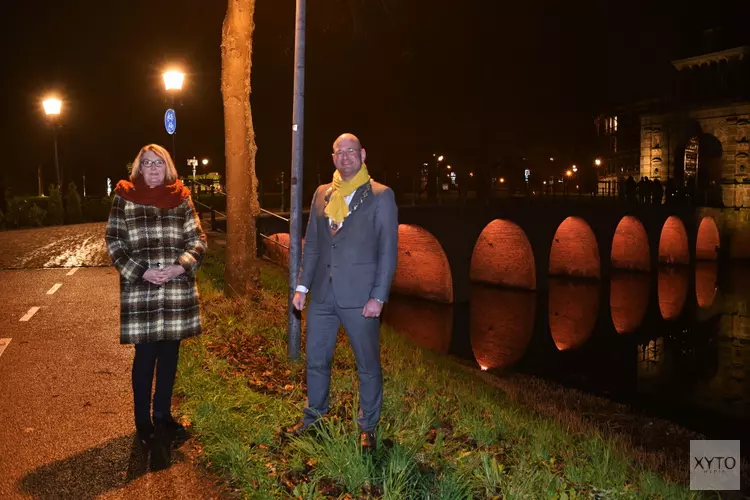 Oosterpoortbrug oranje: aandacht voor geweld tegen vrouwen